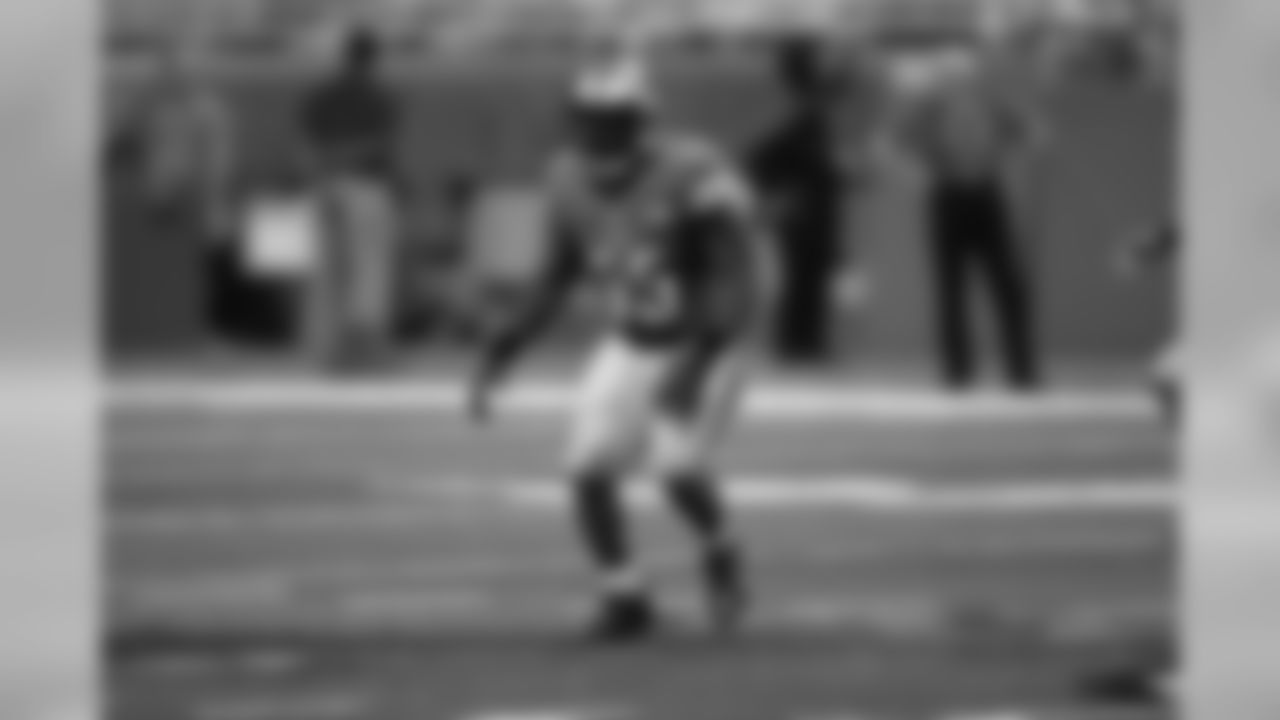 ILB Zach Brown
