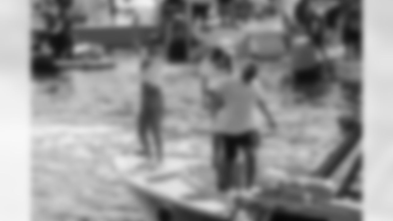 parade_215