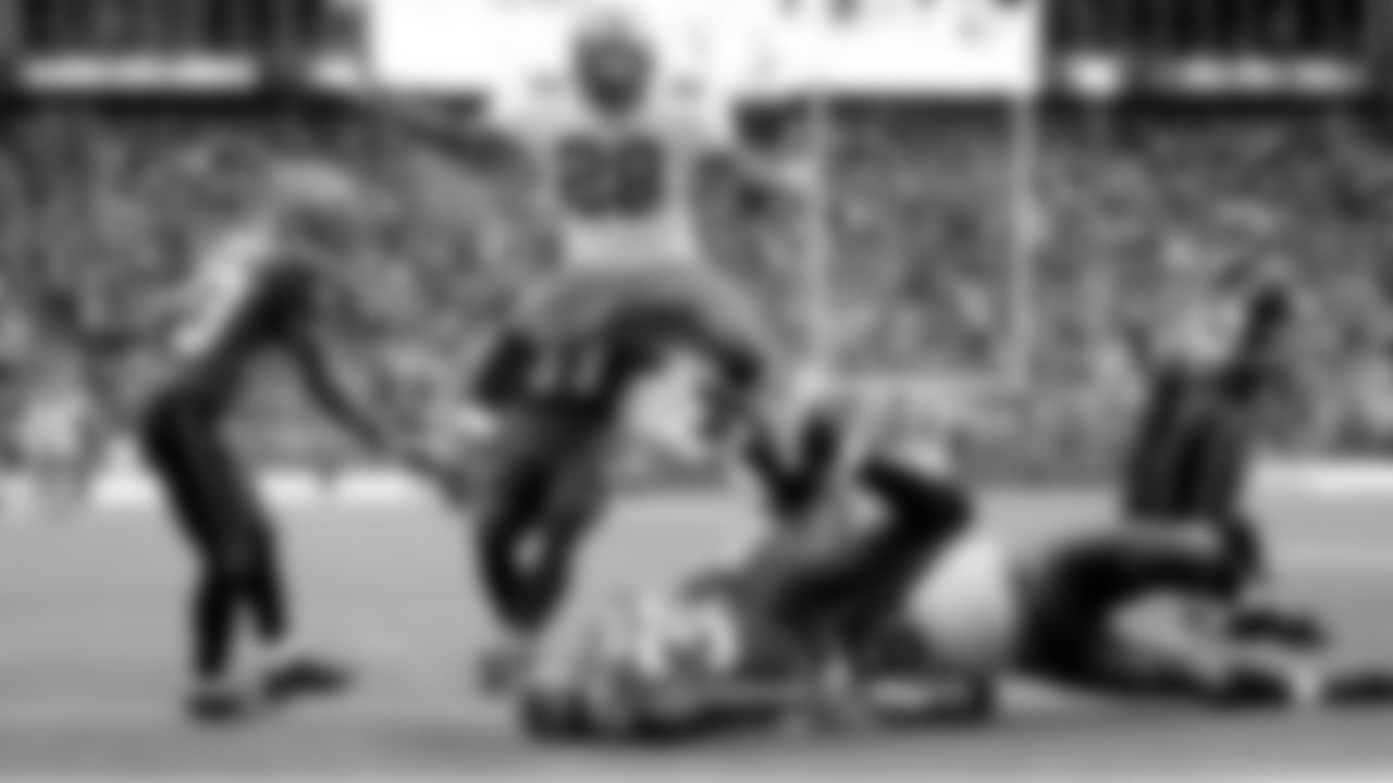 28 RB Derrick Ward takes flight to avoid tackles in this play
