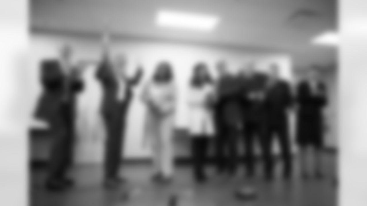 TAMPA, FL - January 25, 2021 - Chair Dale Peterson, Mayor Jane Castor, Hillsborough County Commissioners Office Representative, Lauren and Tony Dungy, Col. Luyk, and Major David Swyers and Captain Beth during the ribbon cutting ceremony during the Salvation Army Red Shield Center's grand opening, supported by the Glazer Vision Foundation. Photo By Kyle Zedaker/Tampa Bay Buccaneers