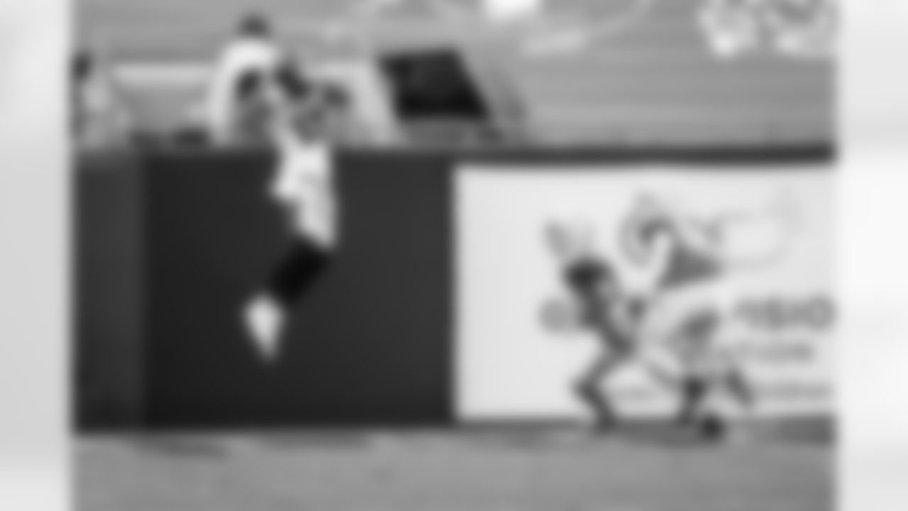 WR Mike Evans