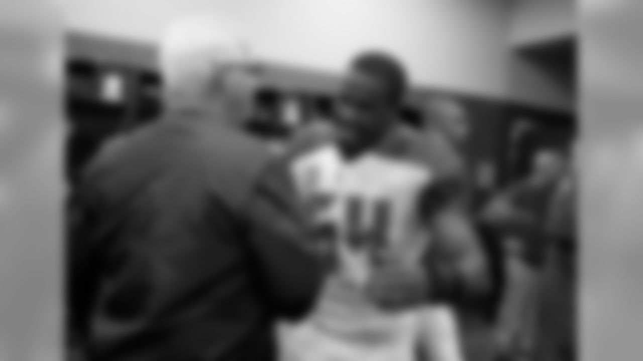 Defensive Coordinator Mike Smith and #54 LB Lavonte David