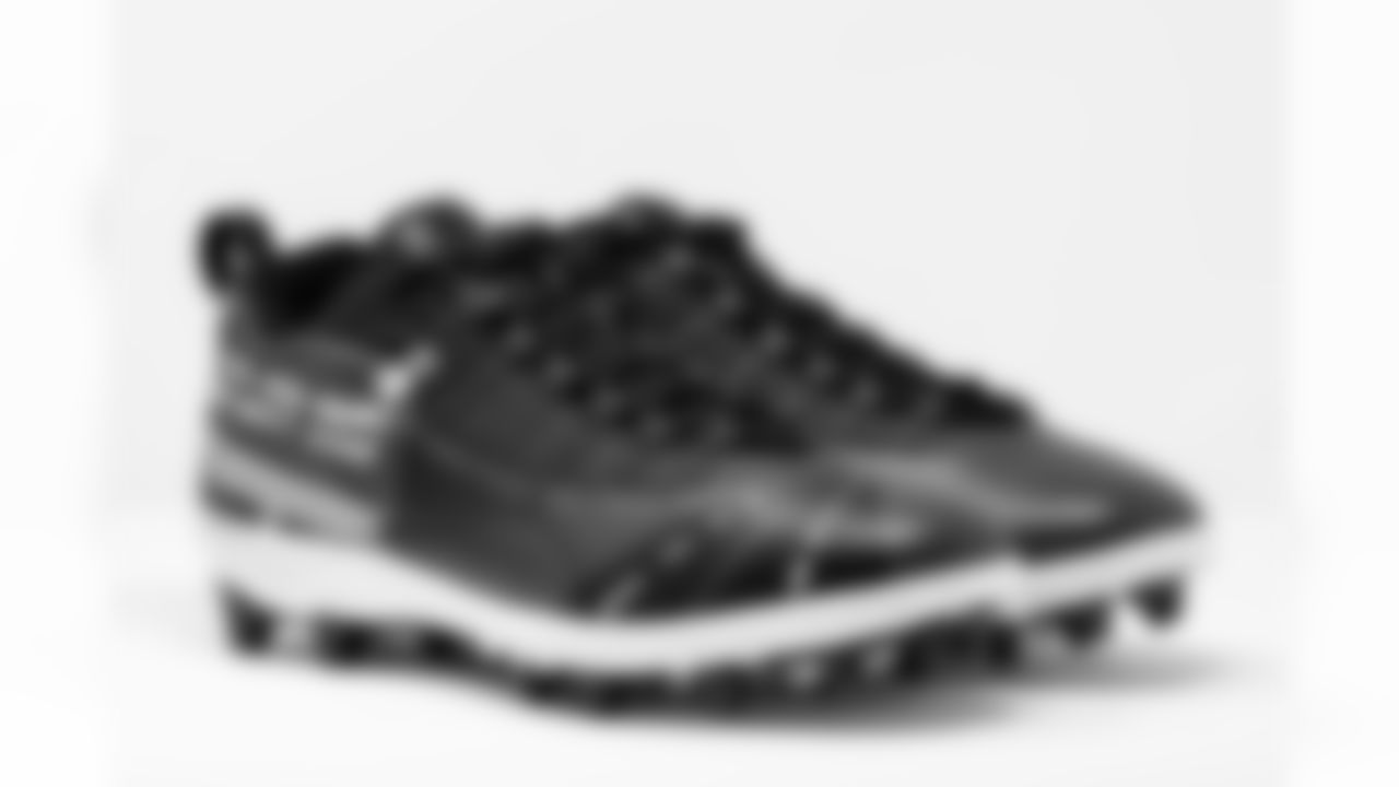 TAMPA, FL - November 17, 2021 - Outside Linebacker Jason Pierre-Paul #90 of the Tampa Bay Buccaneers' cleats for 2021 My Cause My Cleats. Photo By Kyle Zedaker/Tampa Bay Buccaneers