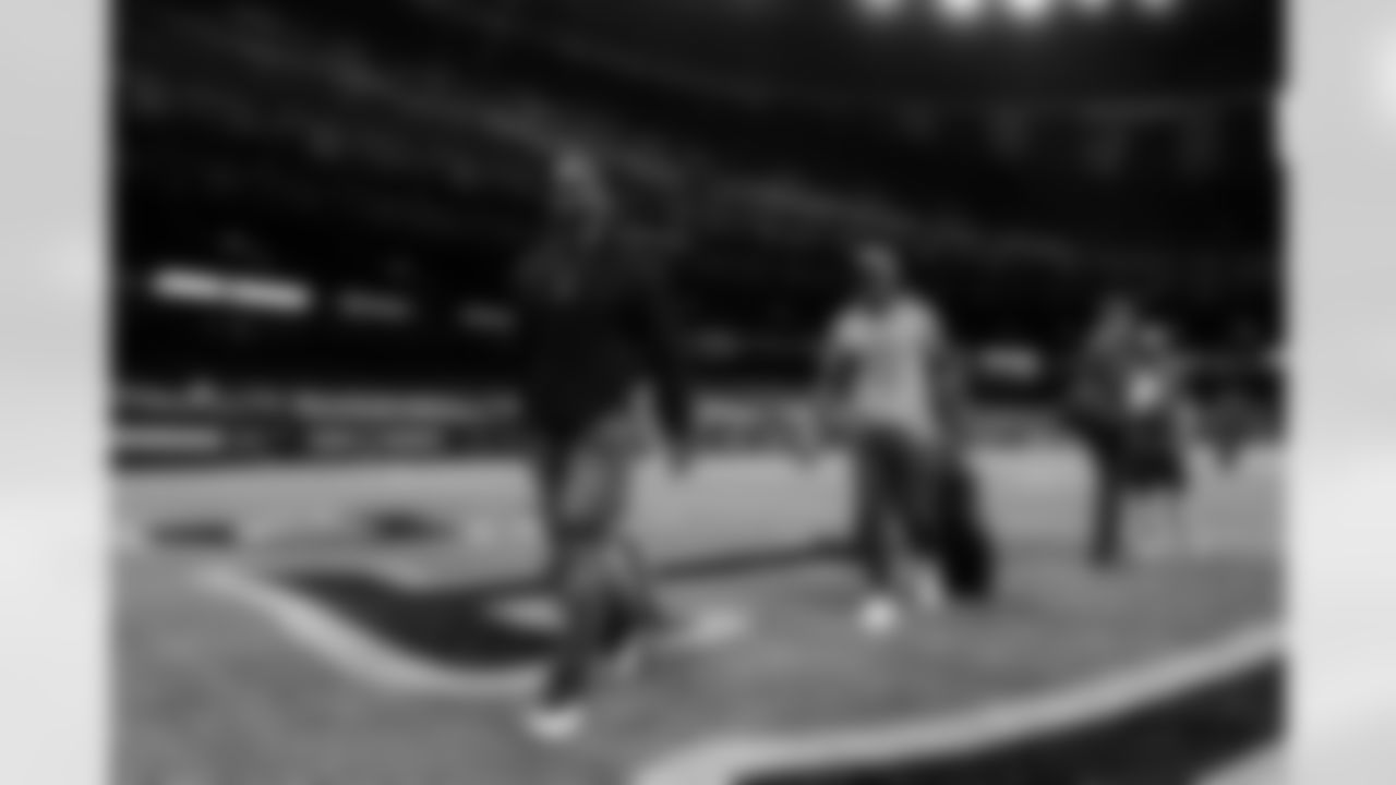 Inside linebacker Lavonte David arrives for Bucs vs. Saints, Week One