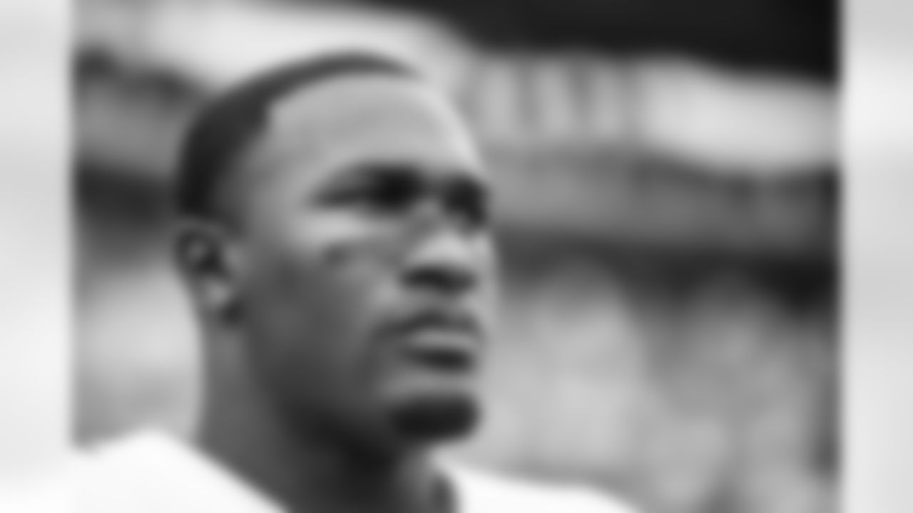 TAMPA, FL - OCTOBER 04, 2020 - Inside Linebacker Devin White #45 of the Tampa Bay Buccaneers before the game between the Los Angeles Chargers and Tampa Bay Buccaneers at Raymond James Stadium. The Buccaneers won the game, 38-31. Photo By Kyle Zedaker/Tampa Bay Buccaneers