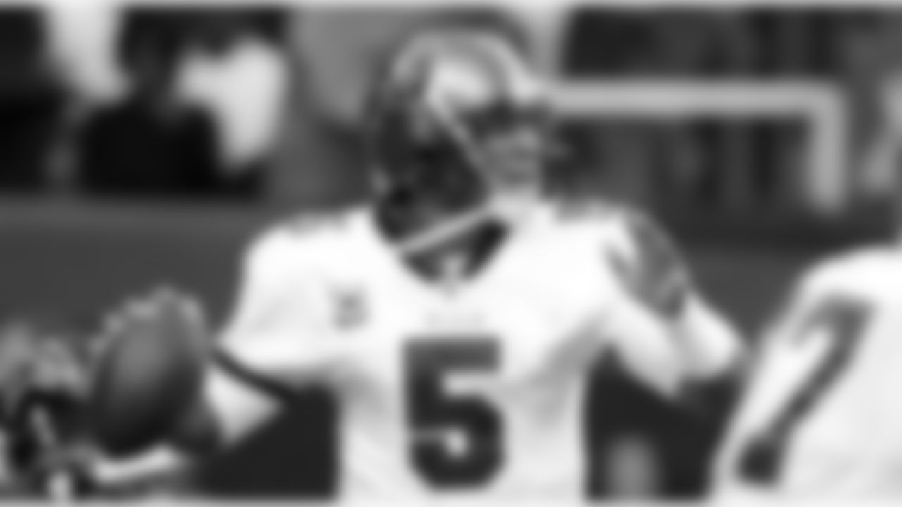 5 QB Josh Freeman had 189 yards passing and 2 touchdowns in the game