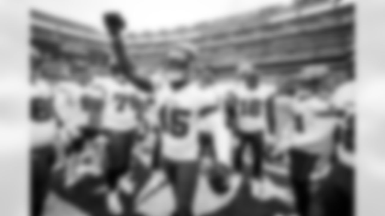 EAST RUTHERFORD, NJ - January 02, 2022 - Inside Linebacker Devin White #45 of the Tampa Bay Buccaneers before the game between the Tampa Bay Buccaneers and New York Jets at MetLife Stadium. The Buccaneers won the game, 28-24. Photo By Kyle Zedaker/Tampa Bay Buccaneers
