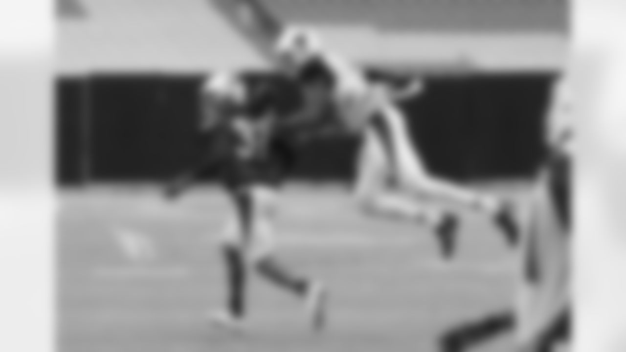 Day 19: WR Carlton Agudosi makes a great catch