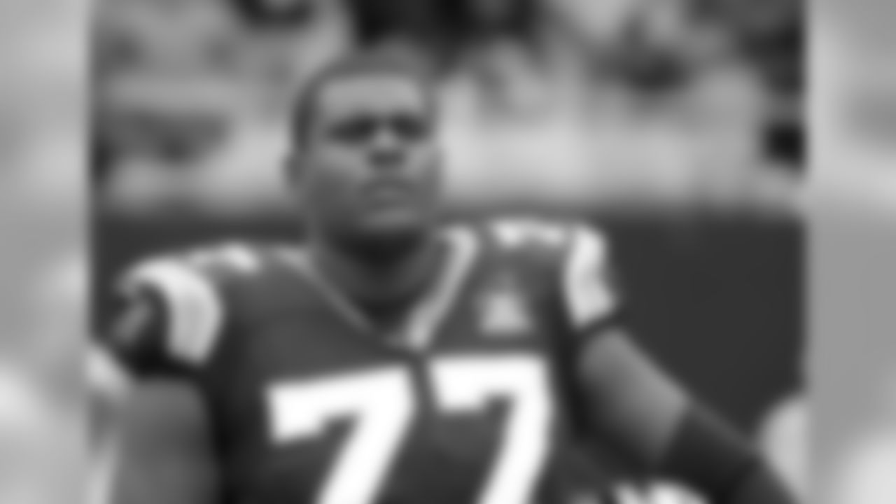 LT Byron Bell
