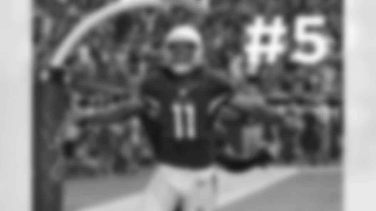 WR Larry Fitzgerald enjoys the cheers after his touchdown
