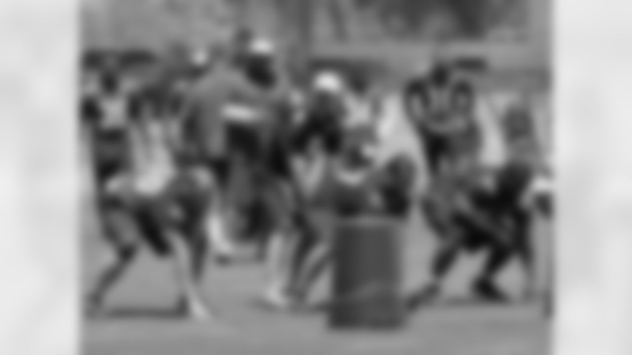 Quarterback Drew Stanton calls out signals
