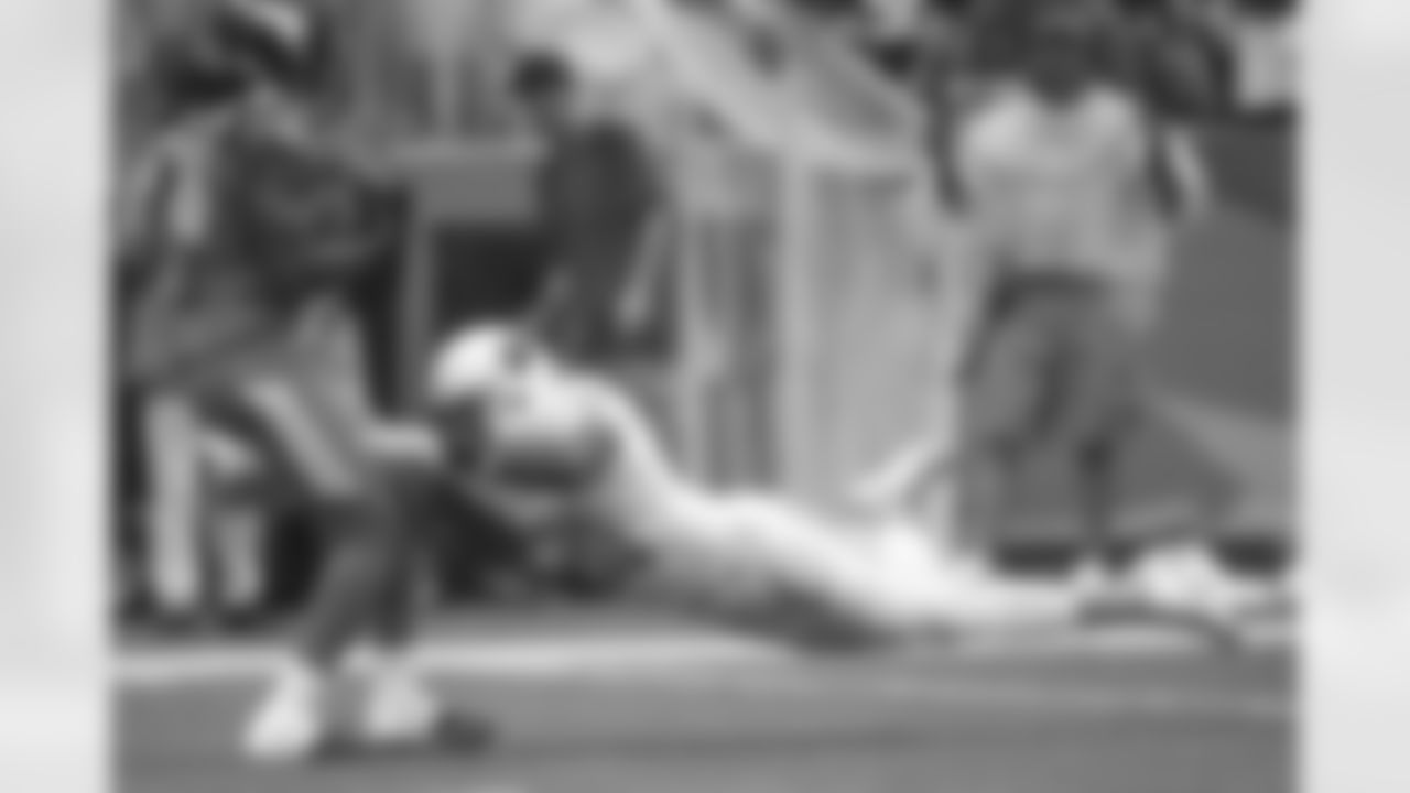Cardinals special teamer Justin Bethel makes a diving tackle of Vikings punt returner Cordarrelle Patterson during the Pro Bowl