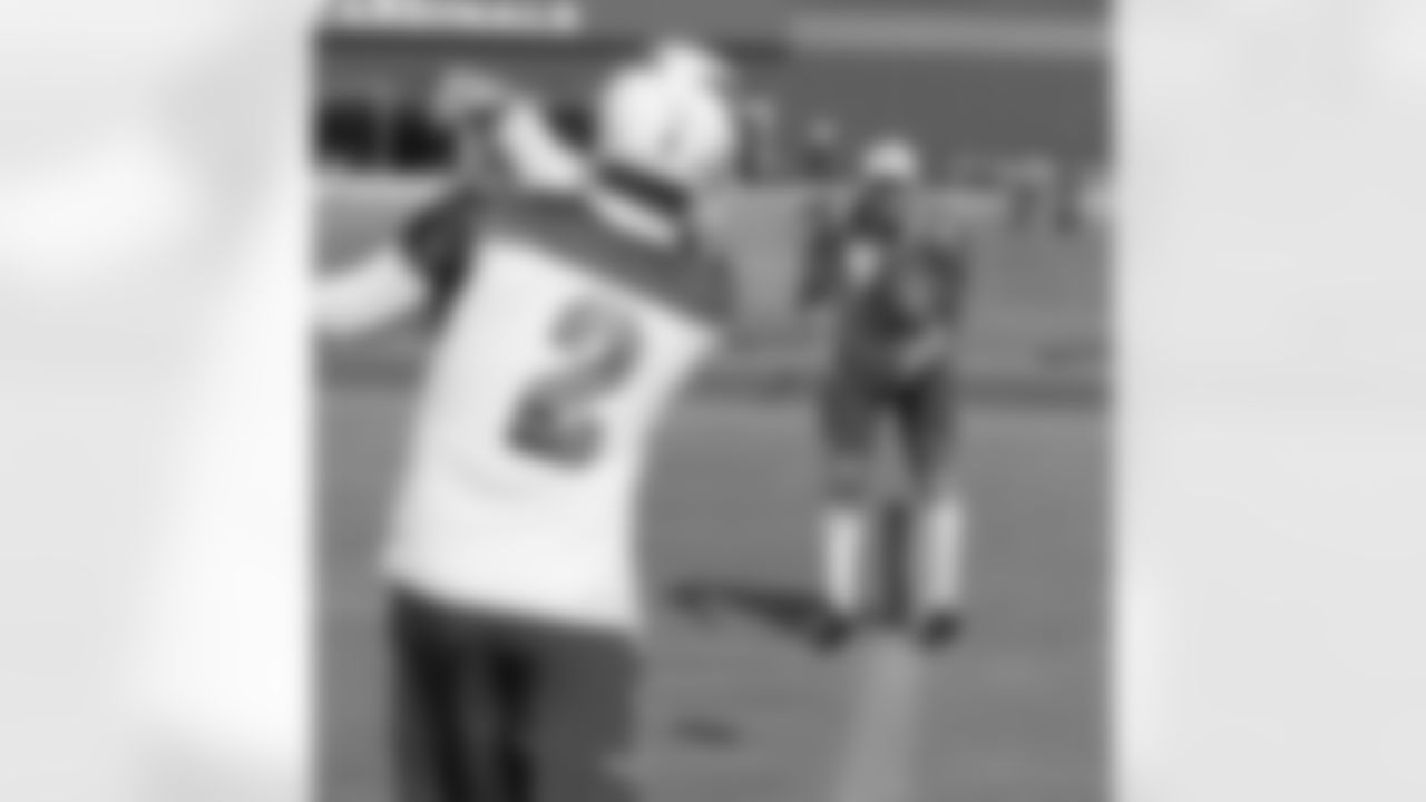 P Drew Butler snaps a ball to P Dave Zastudil