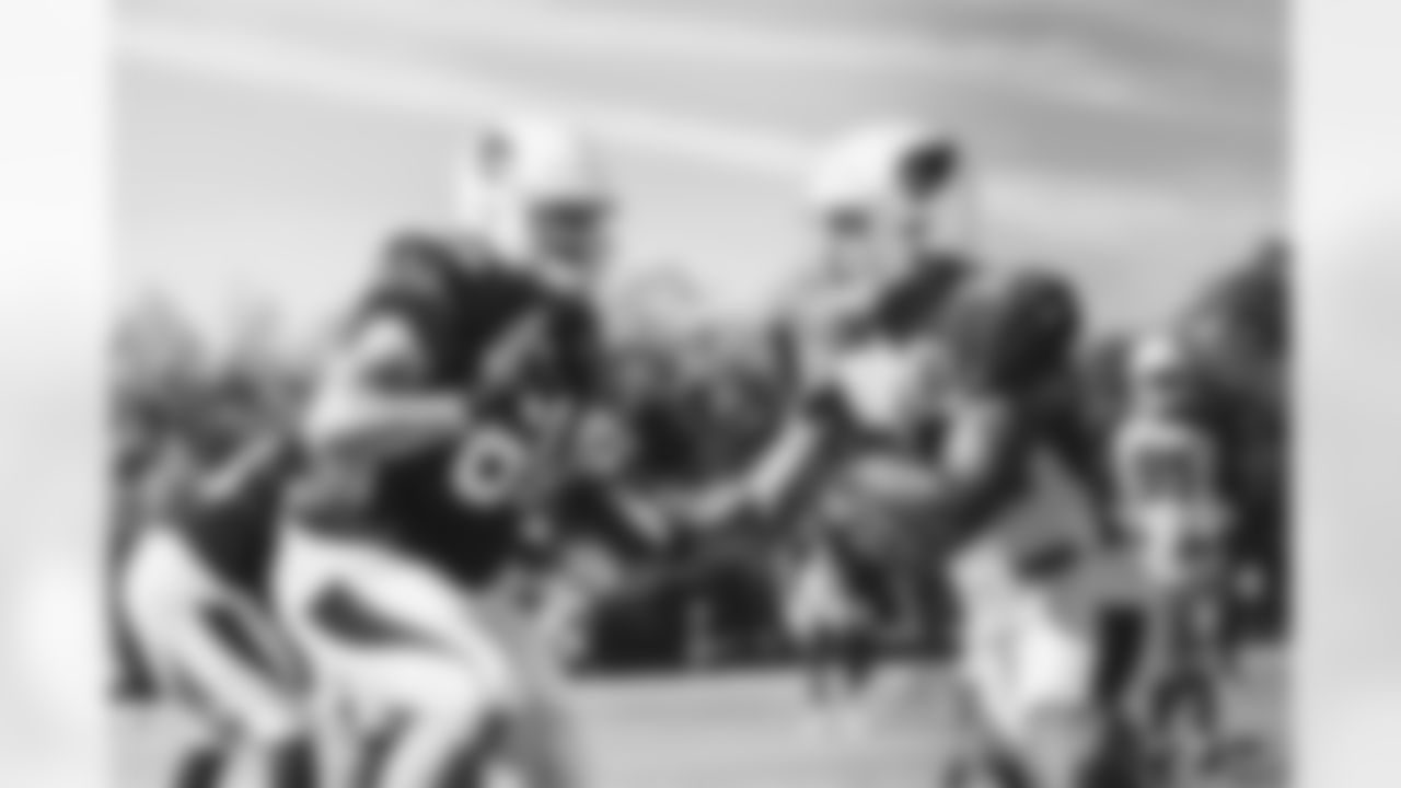 OL Koda Martin, ILB Zaven Collins