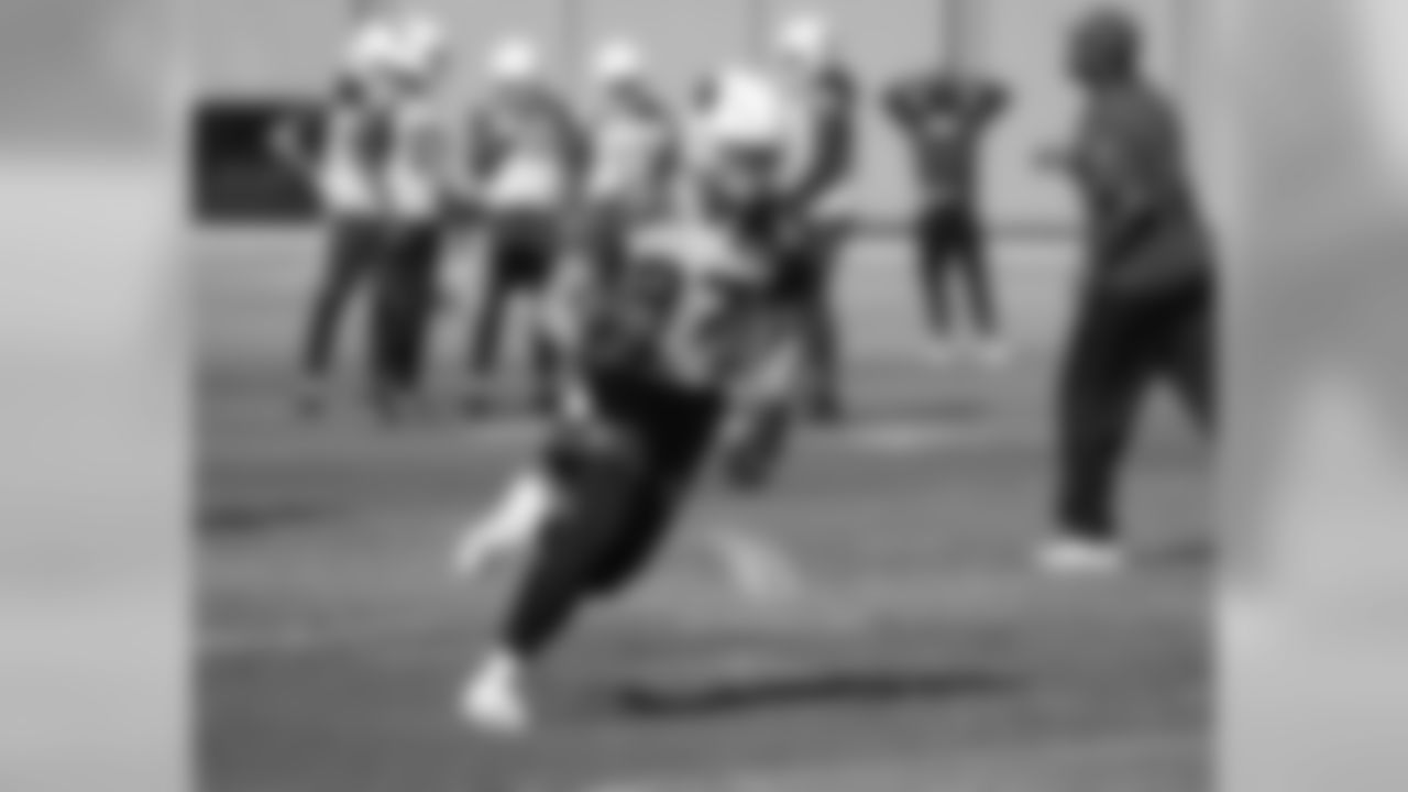 TE Troy Niklas
