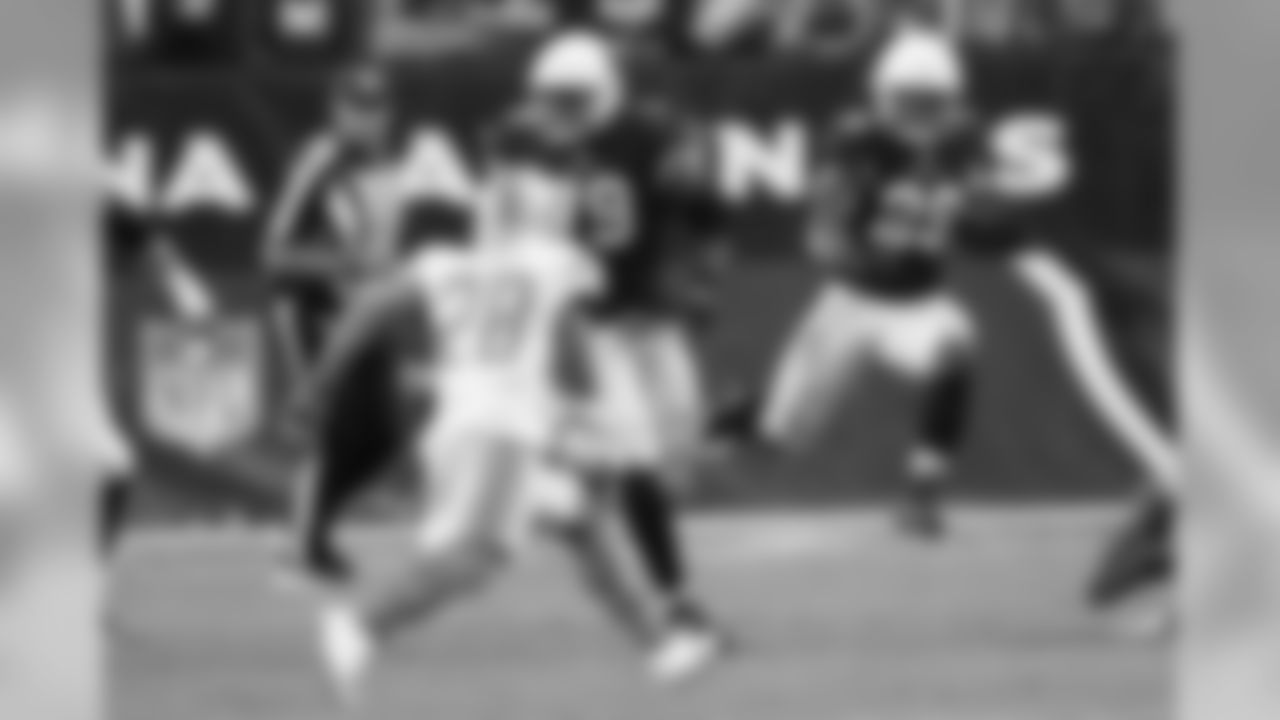 RB Chase Edmonds on the carry