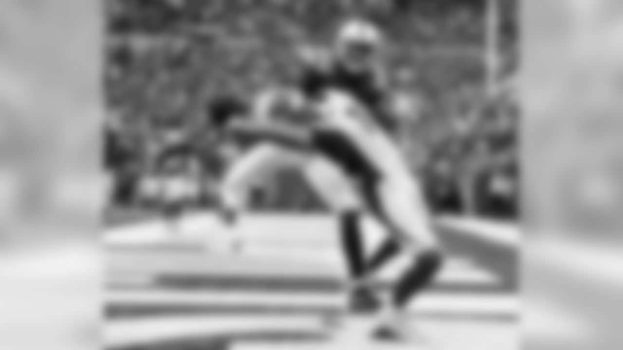 WR Larry Fitzgerald can't haul in a touchdown on 4th-and-1