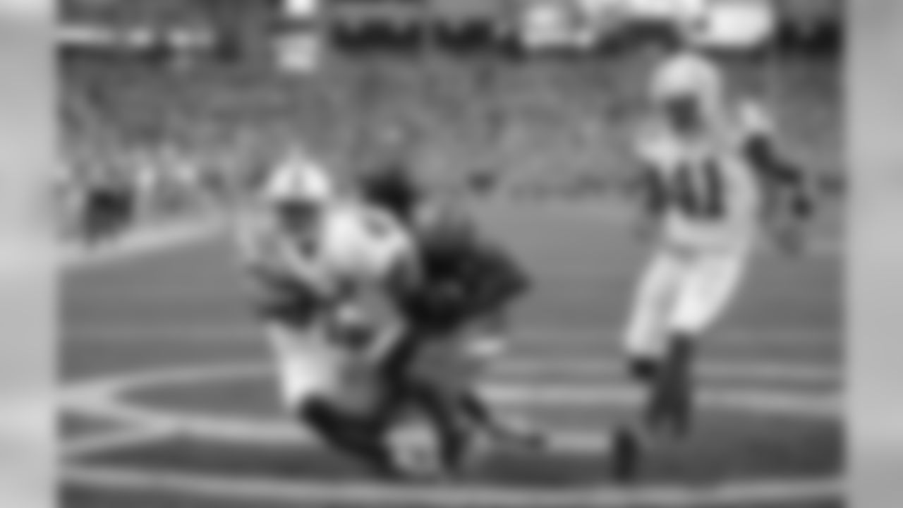 WR Larry Fitzgerald hauls in a touchdown catch against the Colts.