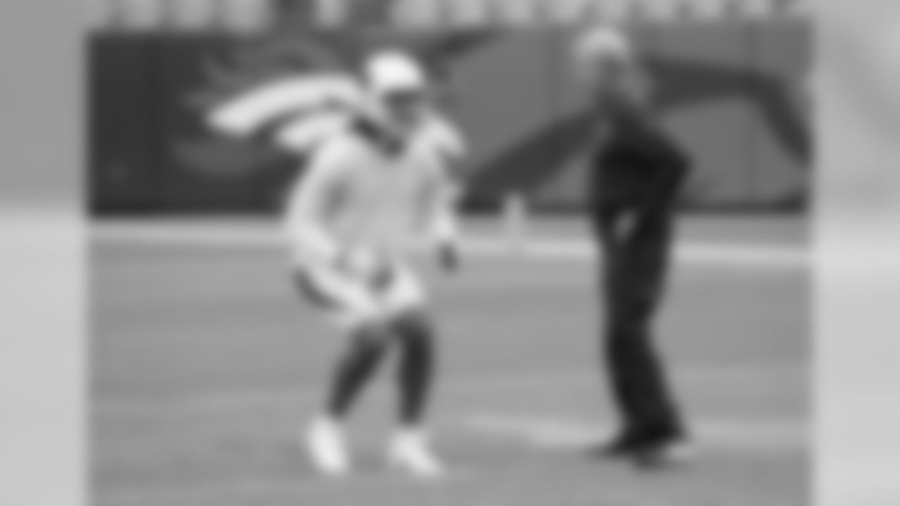 WR Larry Fitzgerald warms up under the tutelage of Jerry Sullivan before the game.