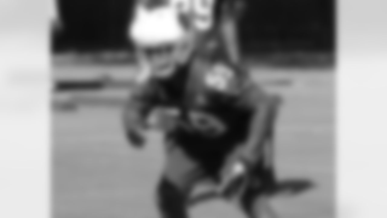 LB Darryl Sharpton