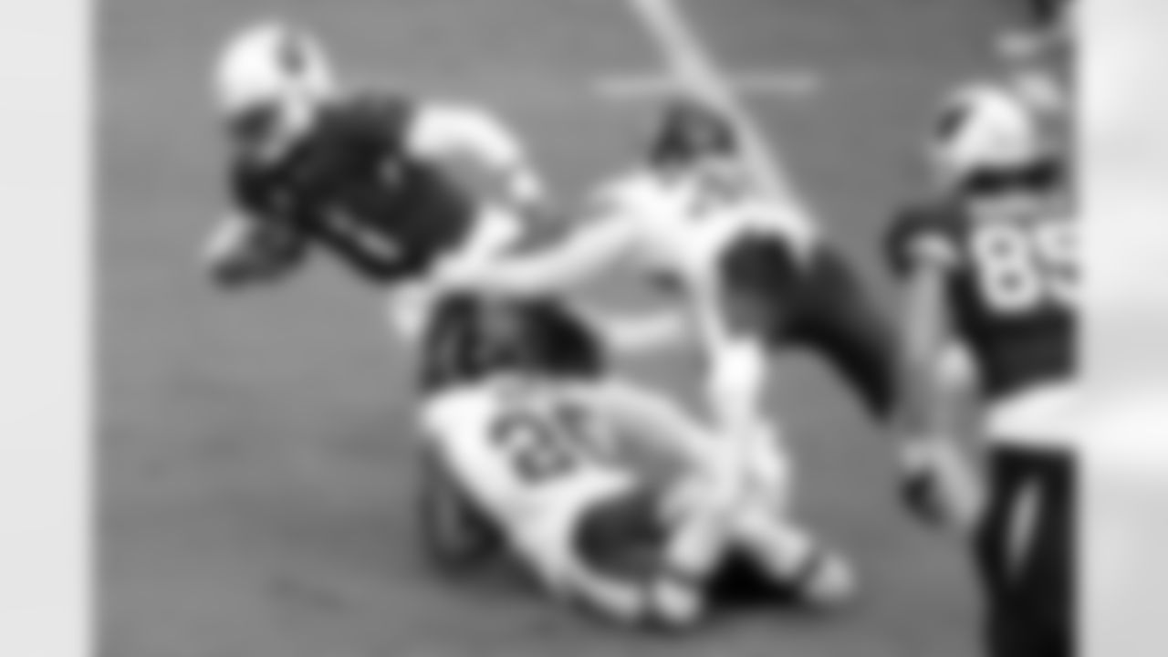 Arizona Cardinals quarterback Kyler Murray (1) is tackled by Washington Football Team cornerback Fabian Moreau (25) and free safety Troy Apke (30) during the first half.