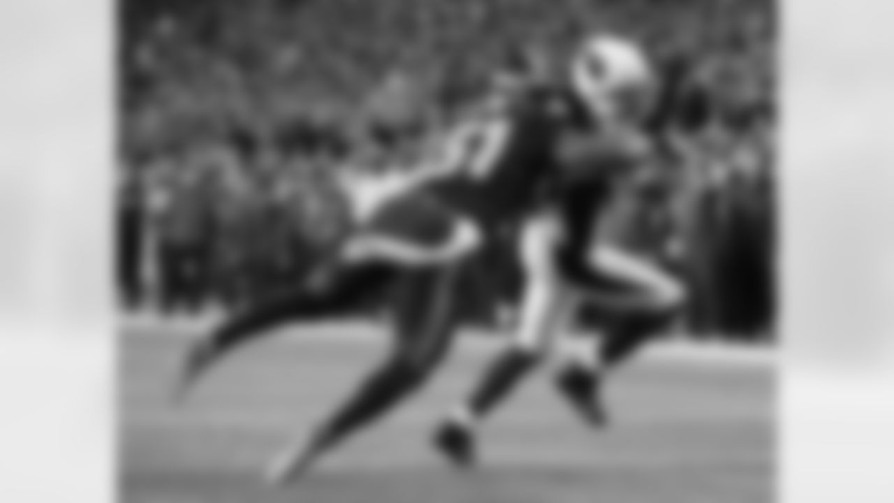 RB Chris Johnson can't hold on to a pass