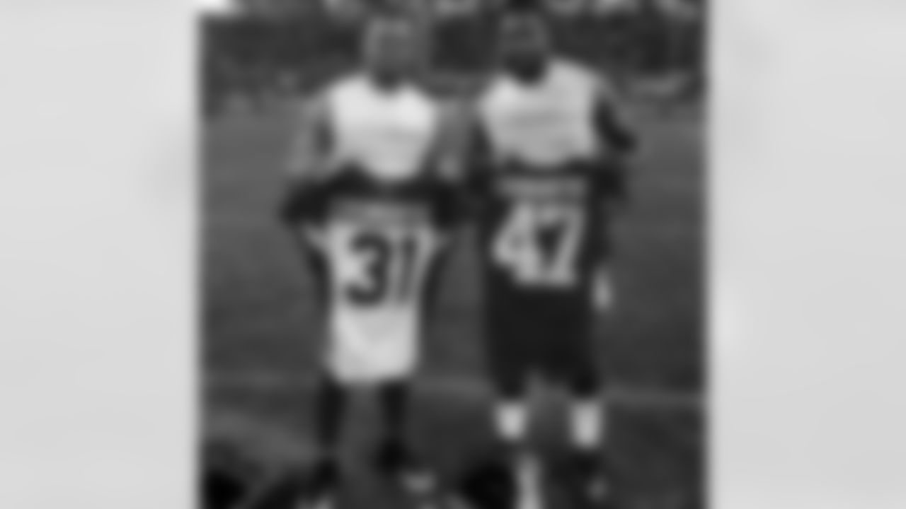 CB Antonio Cromartie (@acromartie1) with his cousin, 49ers DB Marcus Cromartie