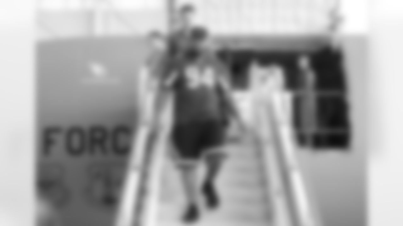 DL Xavier Williams