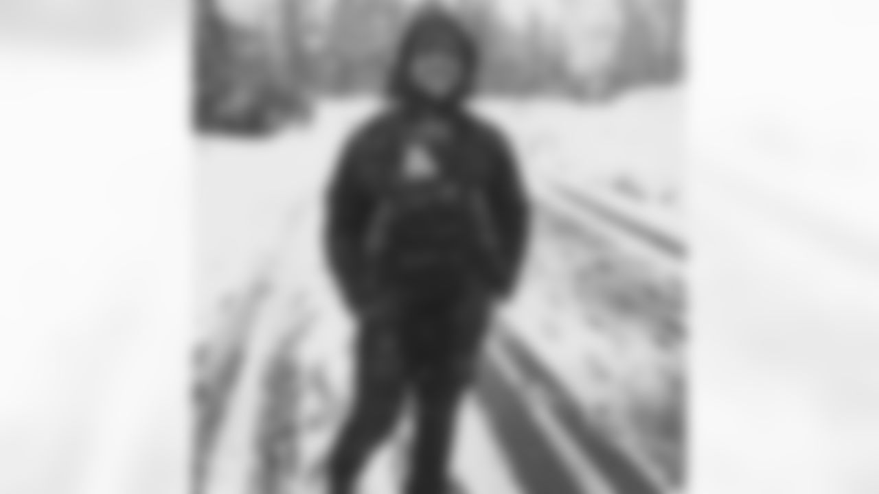 QB Matt Barkley (@mattbarkley) with his son in the snow