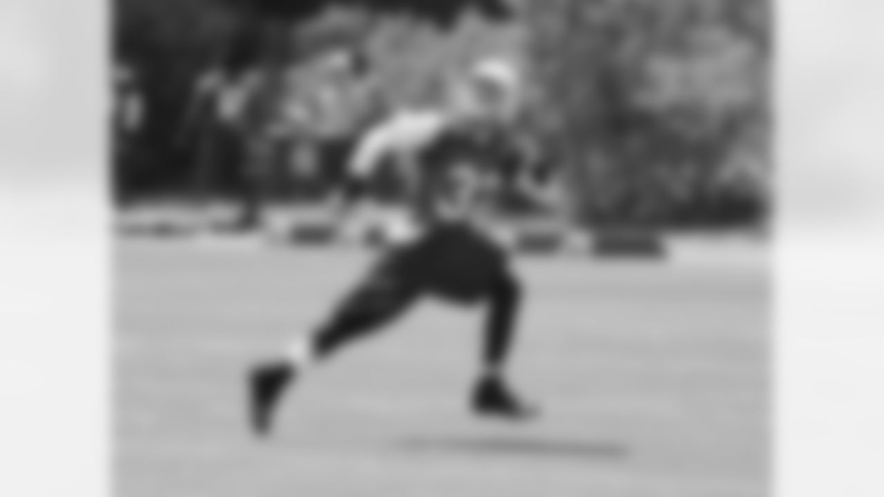 Tyrann Mathieu fades back for a punt