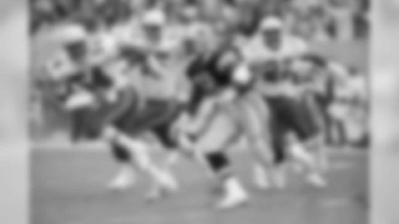 1992 - LBs David Braxton and Jock Jones chase Emmitt