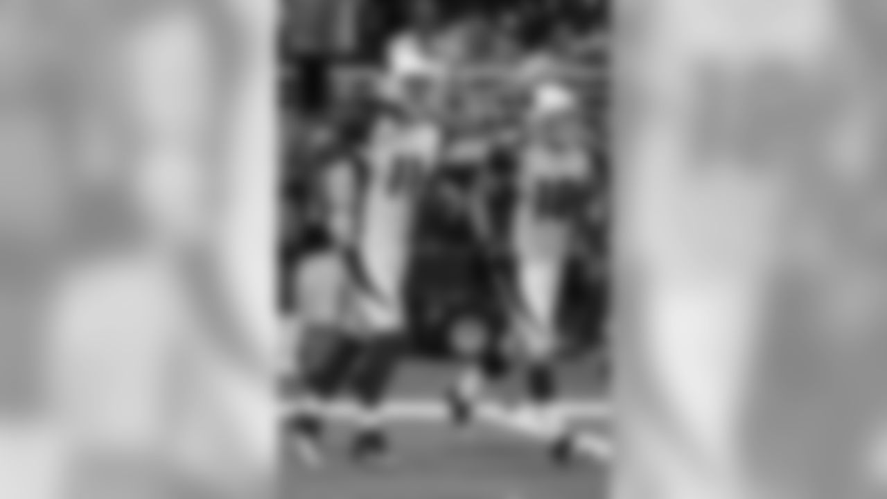 Larry Fitzgerald scores go ahead TD against the Rams
