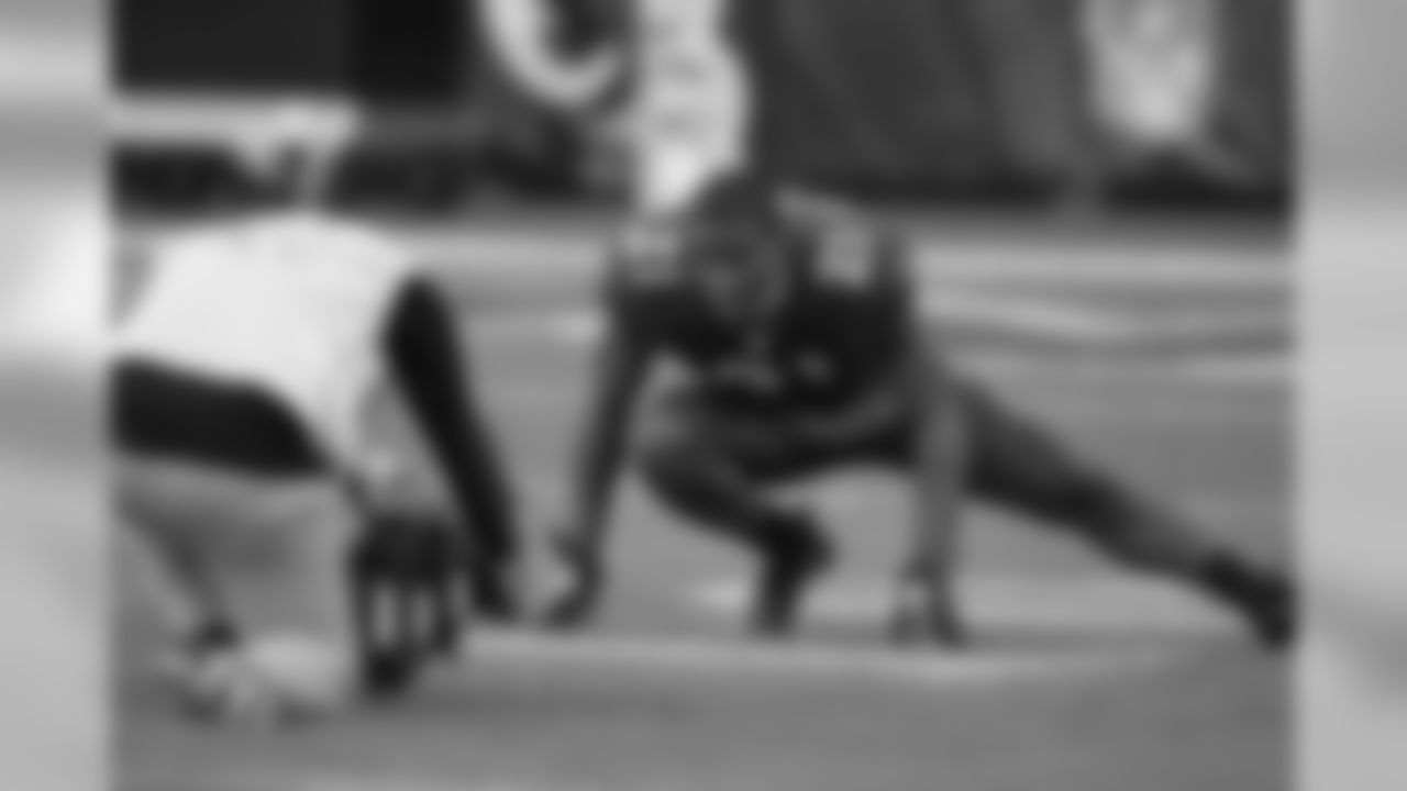 CB Patrick Peterson stretches