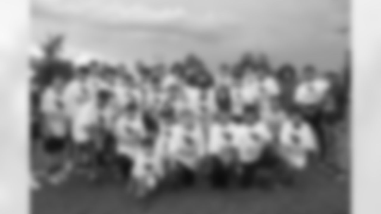 Los Cardenales organizaron un campamento de fútbol americano para jóvenes en Nogales, Sonora, Mx.