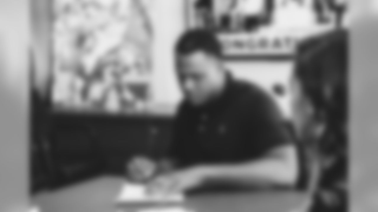 Images of T D.J. Humphries signing his three-year contract extension with the Cardinals and then meeting with the media