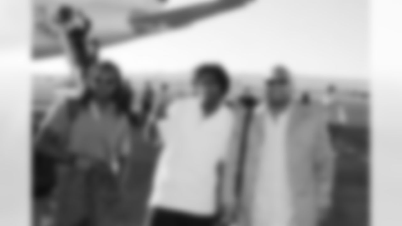 (l to r) Tim Hightower, Edgerrin James and Terrelle Smith before takeoff