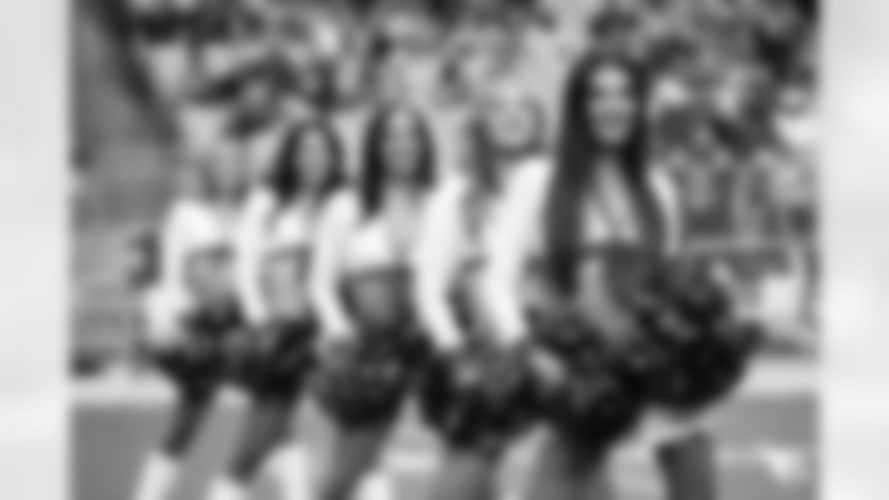 Arizona Cardinals Cheerleaders during the 2022 regular season game between the Arizona Cardinals and the Los Angeles Rams on Sunday, Sept. 25, 2022 in Glendale, AZ.