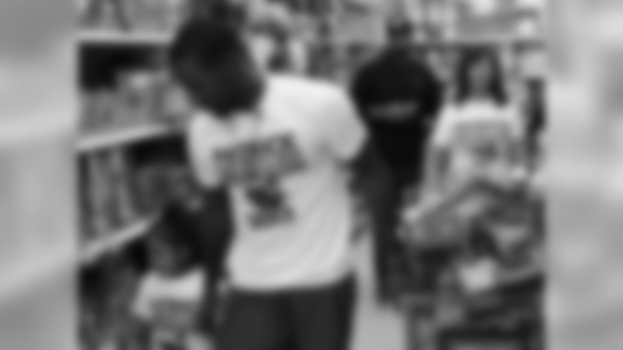 CB Patrick Peterson with his shoppers