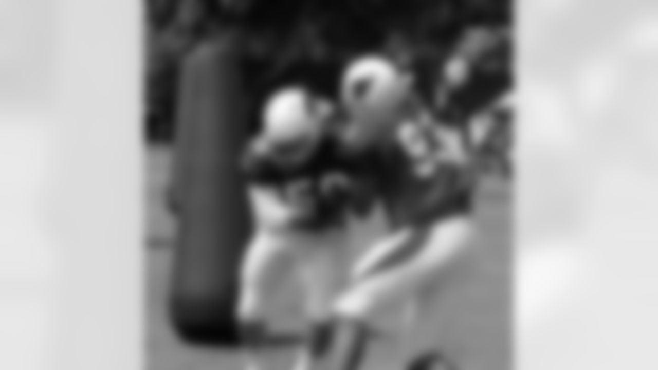 DE Calais Campbell (93) works on pass rush technique against LB Zack Nash