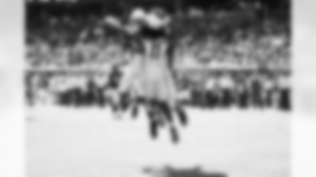 WR Larry Fitzgerald celebrates a touchdown with his teammates