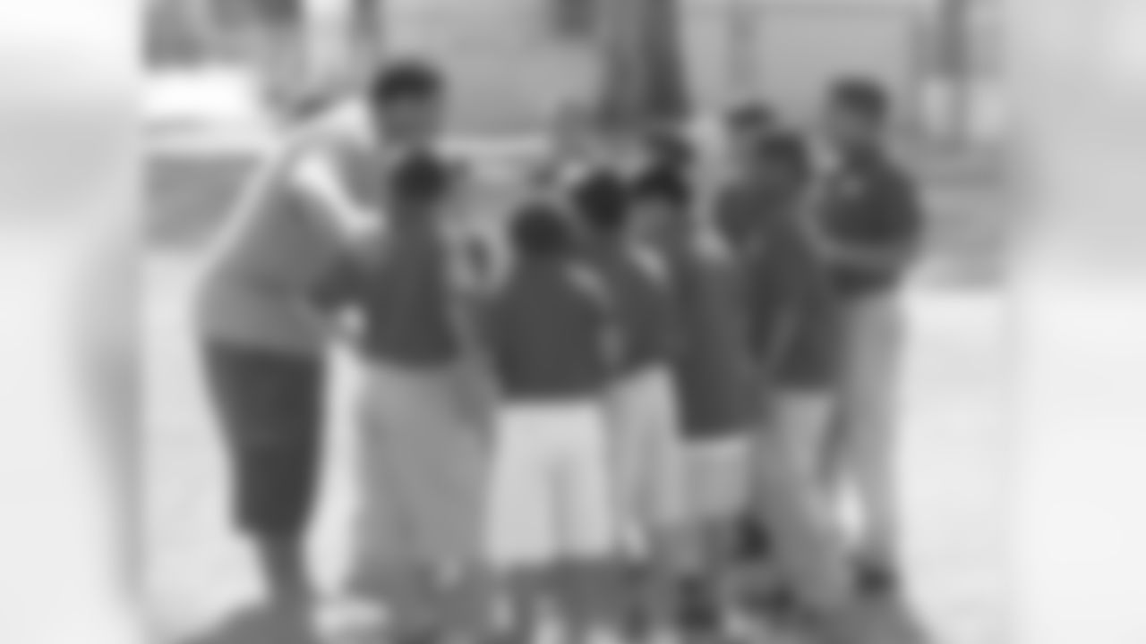 Deuce Lutui visits Cardinals Academy