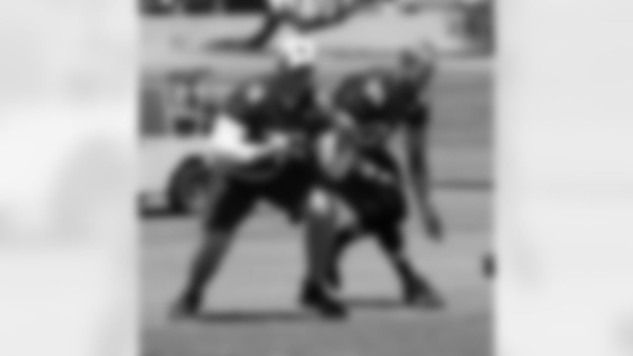 T Nate Potter (76) and TE Jake Ballard (86)