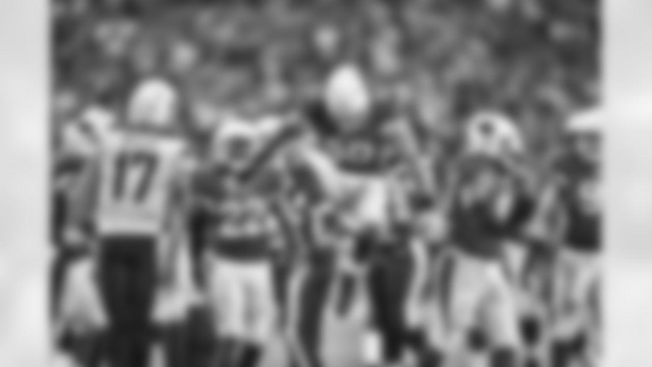 LB Larry Foote celebrating against the Chargers