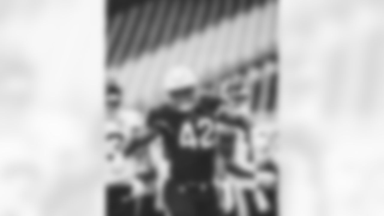 Devon Kennard celebrates a stop