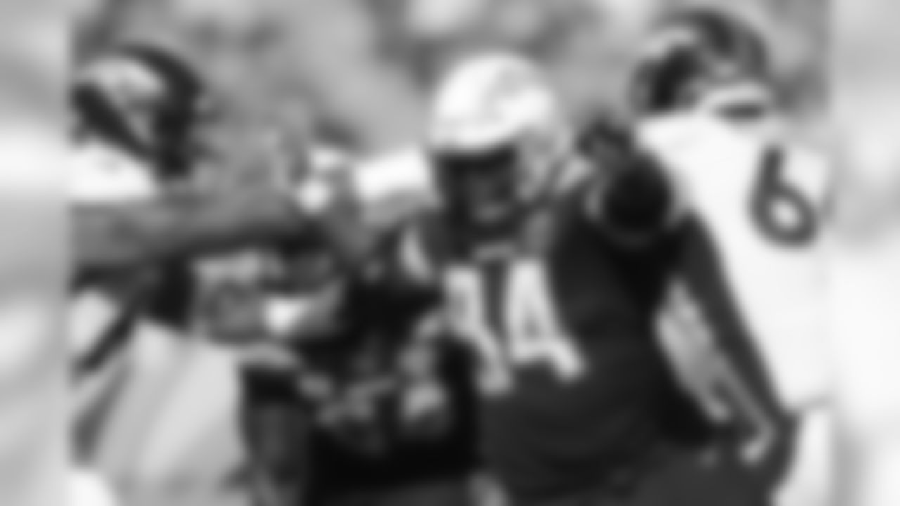 Defensive tackle Corey Liuget