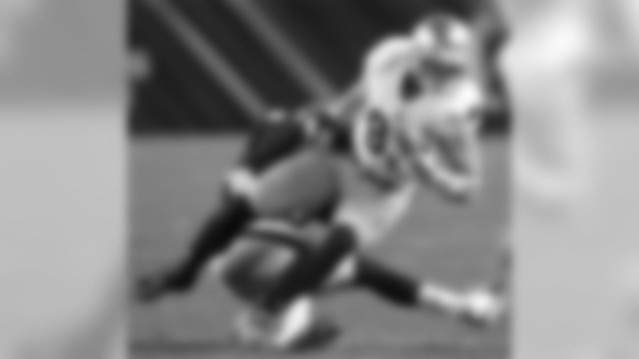 Niklas is tackled by Pittsburgh LB Todd Thomas after a catch on Nov. 9, 2013