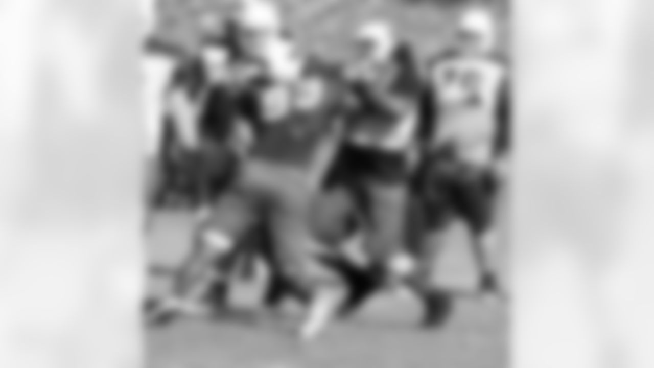 DE Calais Campbell battles T Levi Brown