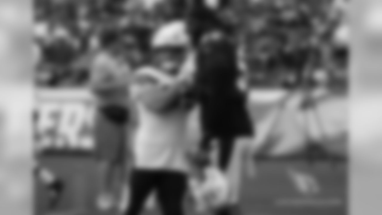 LB Chandler Jones greets Chargers LB Danny Woodhead