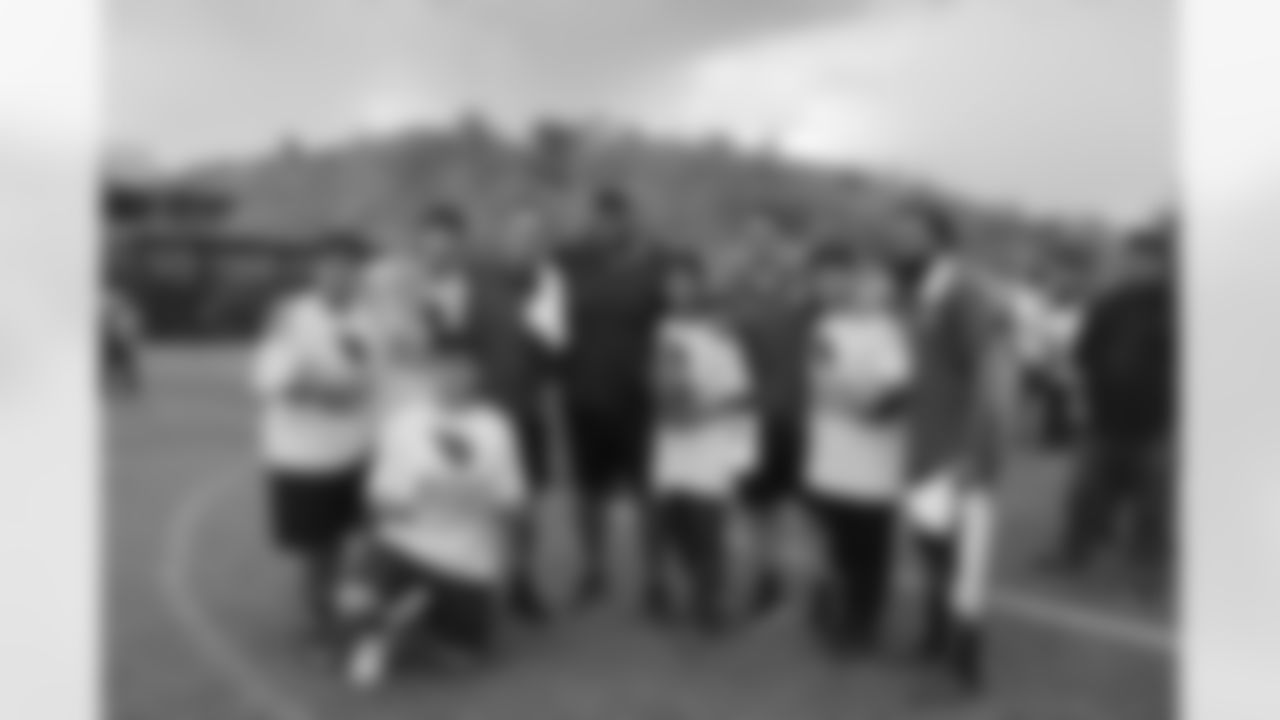 Los Cardenales organizaron un campamento de fútbol americano para jóvenes en Nogales, Sonora, Mx.