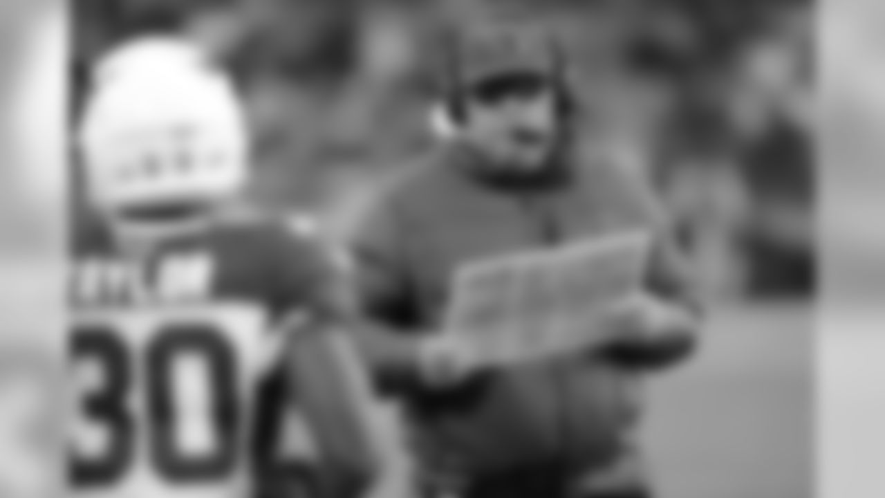 Bruce Arians looks at his play sheet.